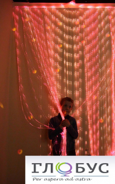 Мерцающий занавес в комплекте с источником света (ширина: 120 см. количество нитей: 60 штук) - «globural.ru» - Междуреченск